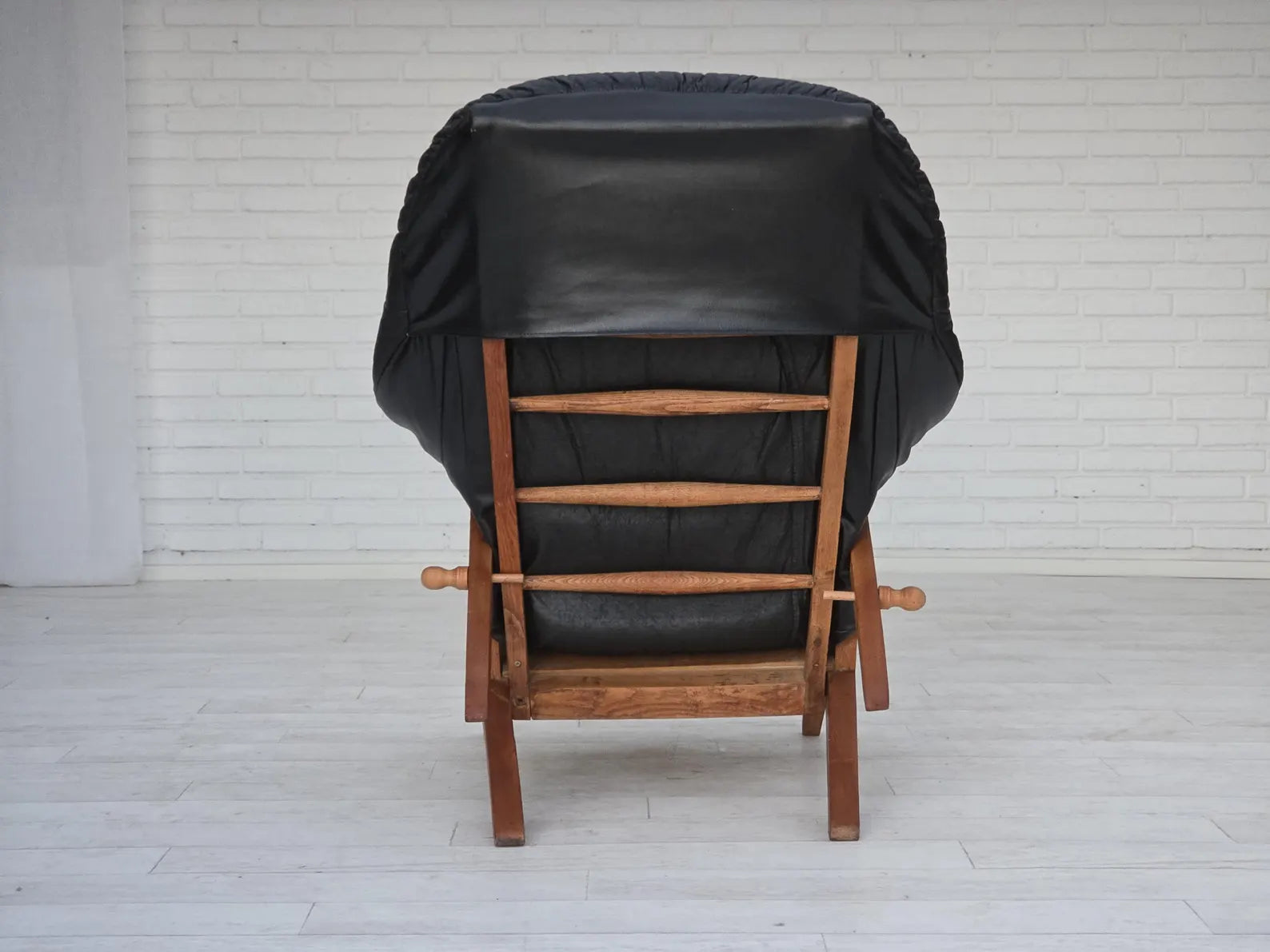 Adjustable_Leather_Armchair_in_Ash,_1950s,_Scandinavia