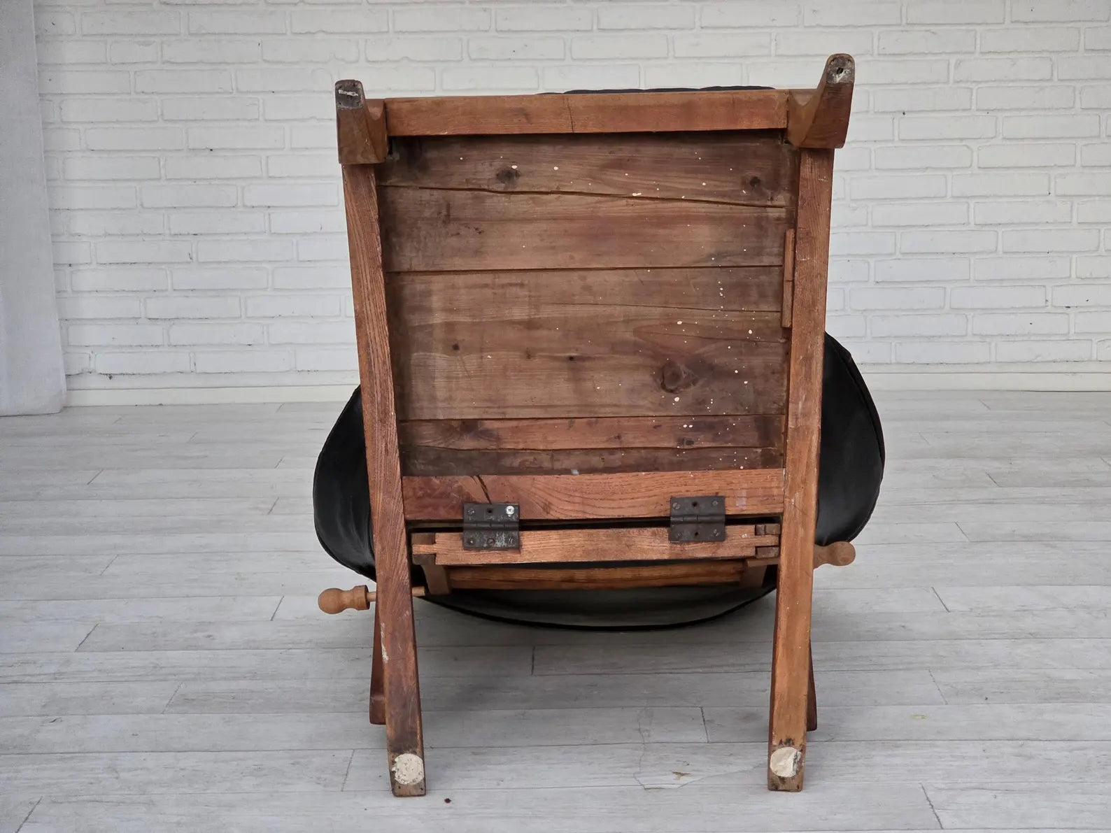 Adjustable_Leather_Armchair_in_Ash,_1950s,_Scandinavia