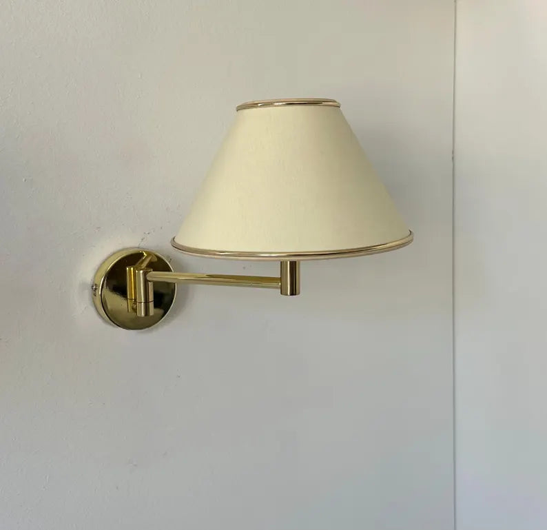 Adjustable_Brass_Wall_Lamp,_Mid_Century_Modern,_1970s