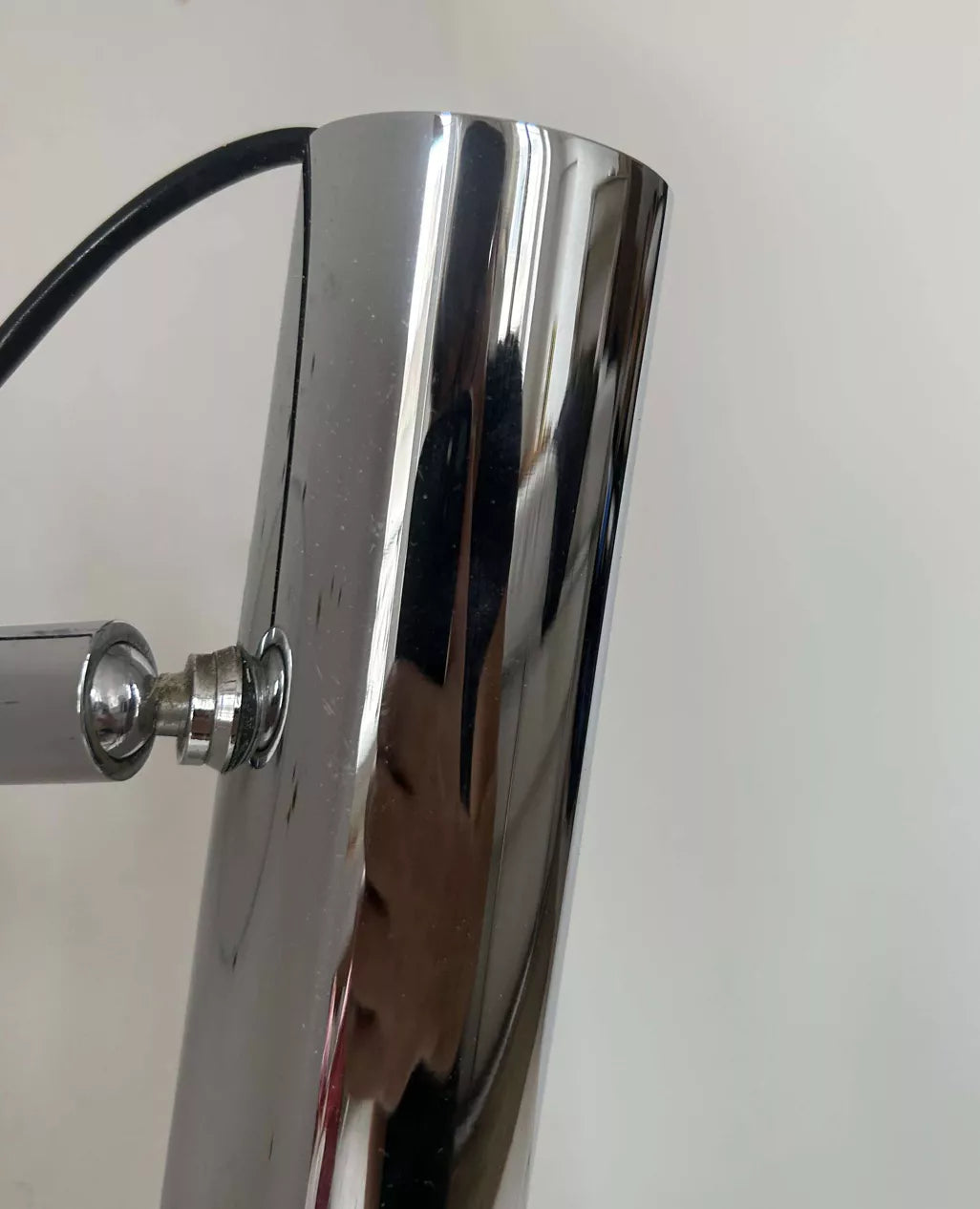 Adjustable_Chrome_and_White_Metal_Wall_Lamp,_Mid_Century_Modern,_France_1960s