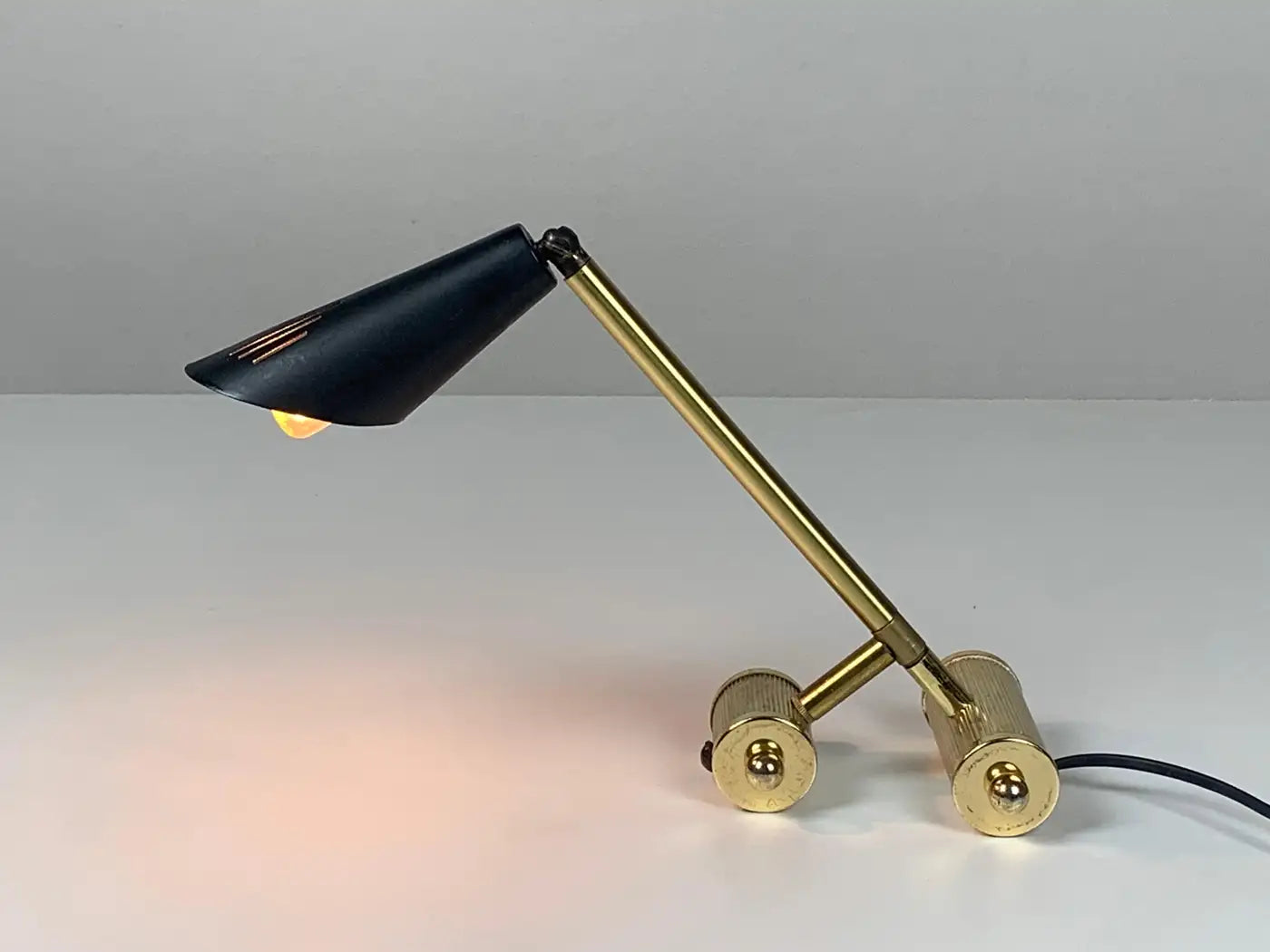 Adjustable_Diabolo_Table_Lamp_in_Patinated_Brass,_1960s,_Italy