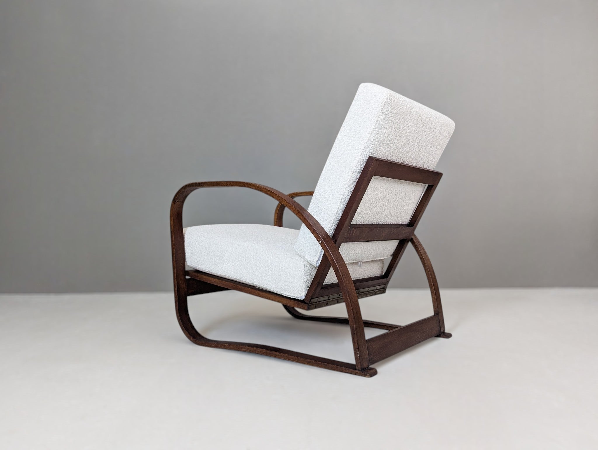 Adjustable_H_70_Lounge_Chair_by_Jindřich_Halabala_for_UP_Závody,_1930s