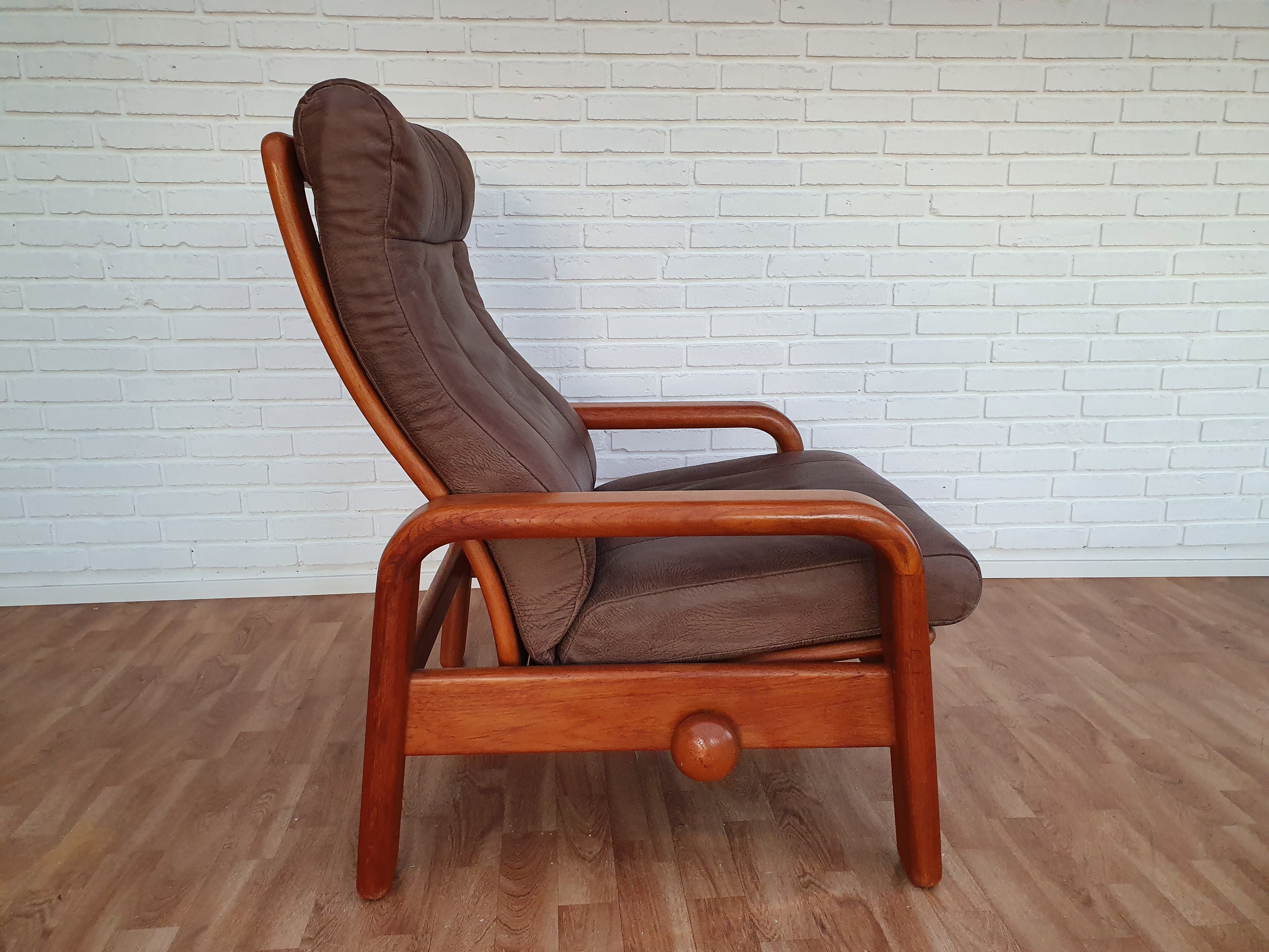 Adjustable_Lounge_Chair_by_HS_Design_circa_1980_Denmark