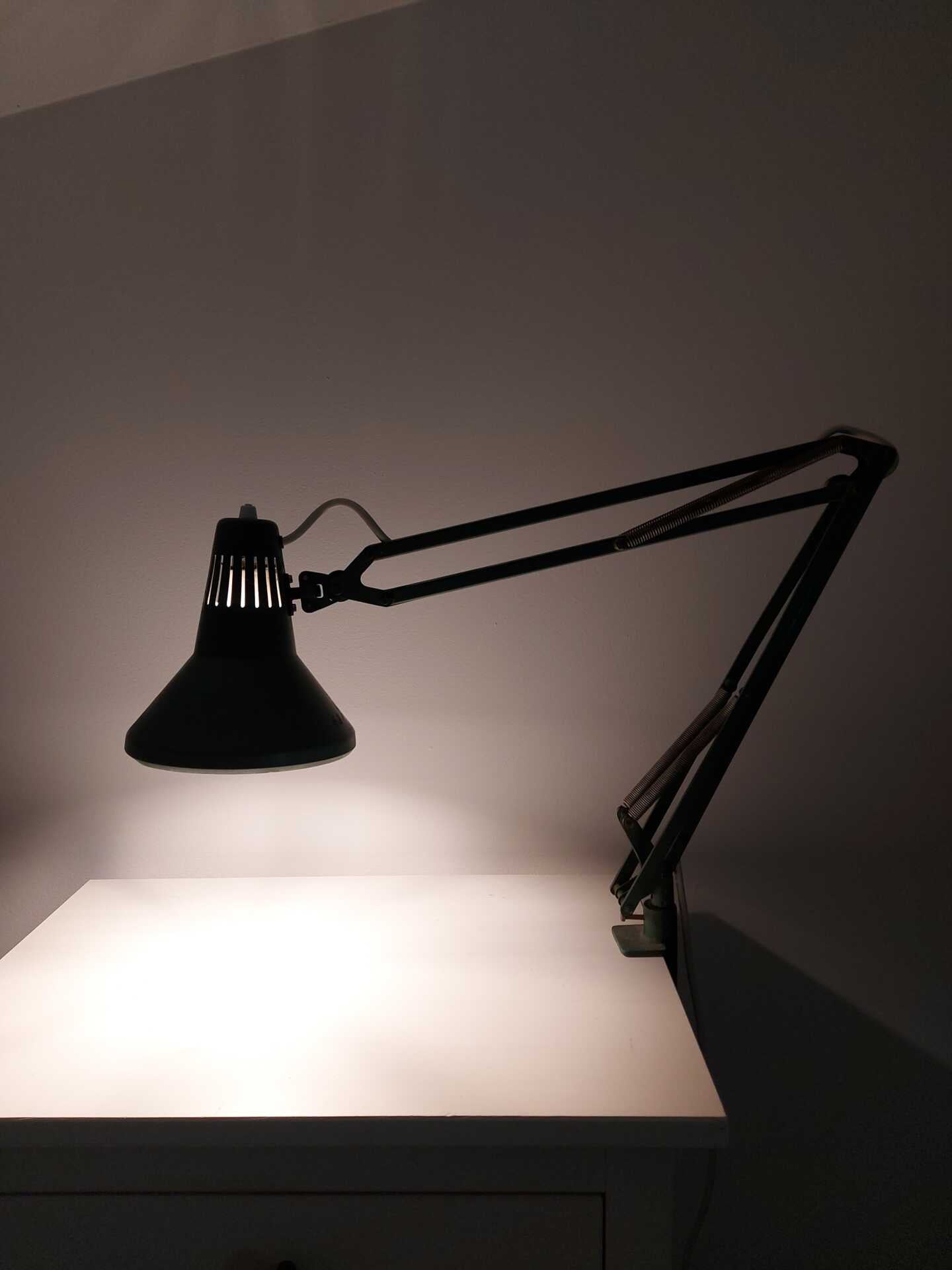 Adjustable_Green_Swing_Arm_Desk_Lamp,_1970s,_Slovenia