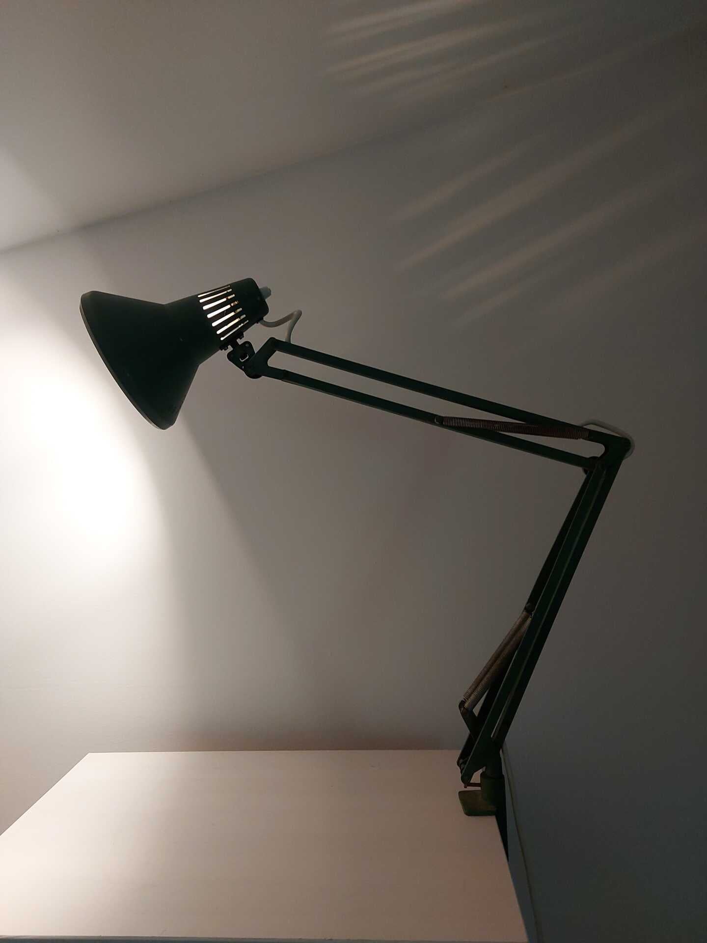 Adjustable_Green_Swing_Arm_Desk_Lamp,_1970s,_Slovenia