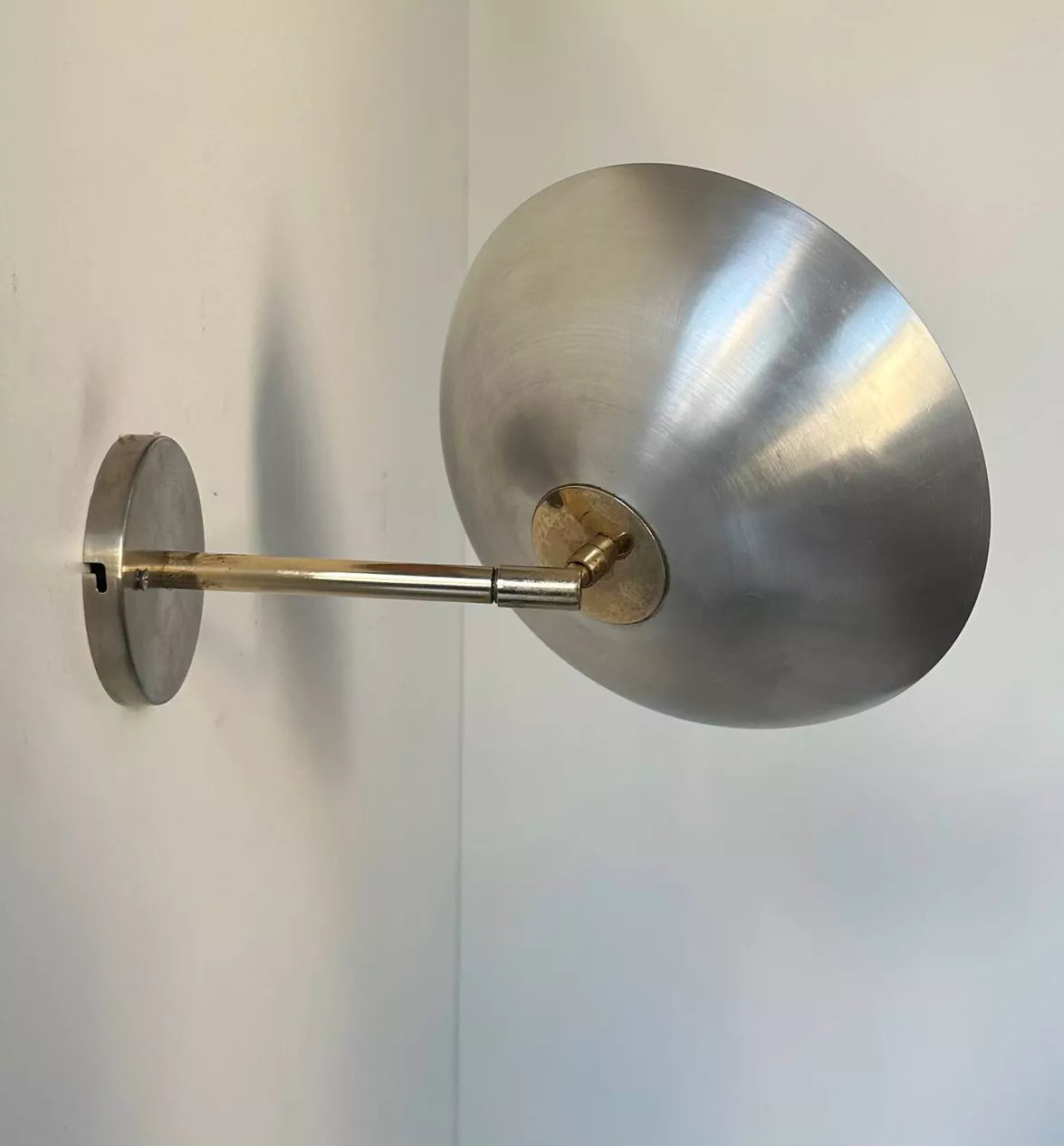 Adjustable_Wall_Lamp_in_Brushed_Metal_and_Brass,_Mid_Century_Modern,_France_1970s