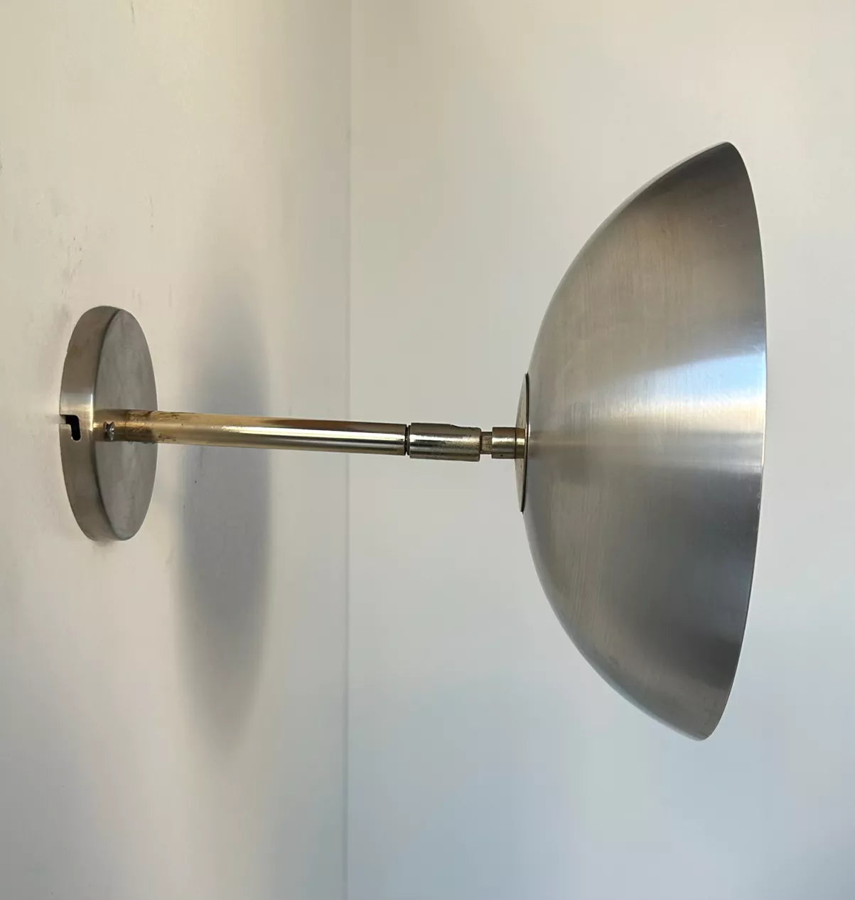 Adjustable_Wall_Lamp_in_Brushed_Metal_and_Brass,_Mid_Century_Modern,_France_1970s