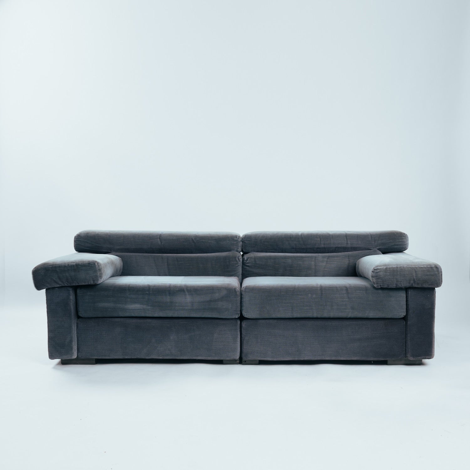 Erasmo_Modular_Sofa_by_Afra_and_Tobia_Scarpa_for_B_and_B_Italia,_1970s,_Italy