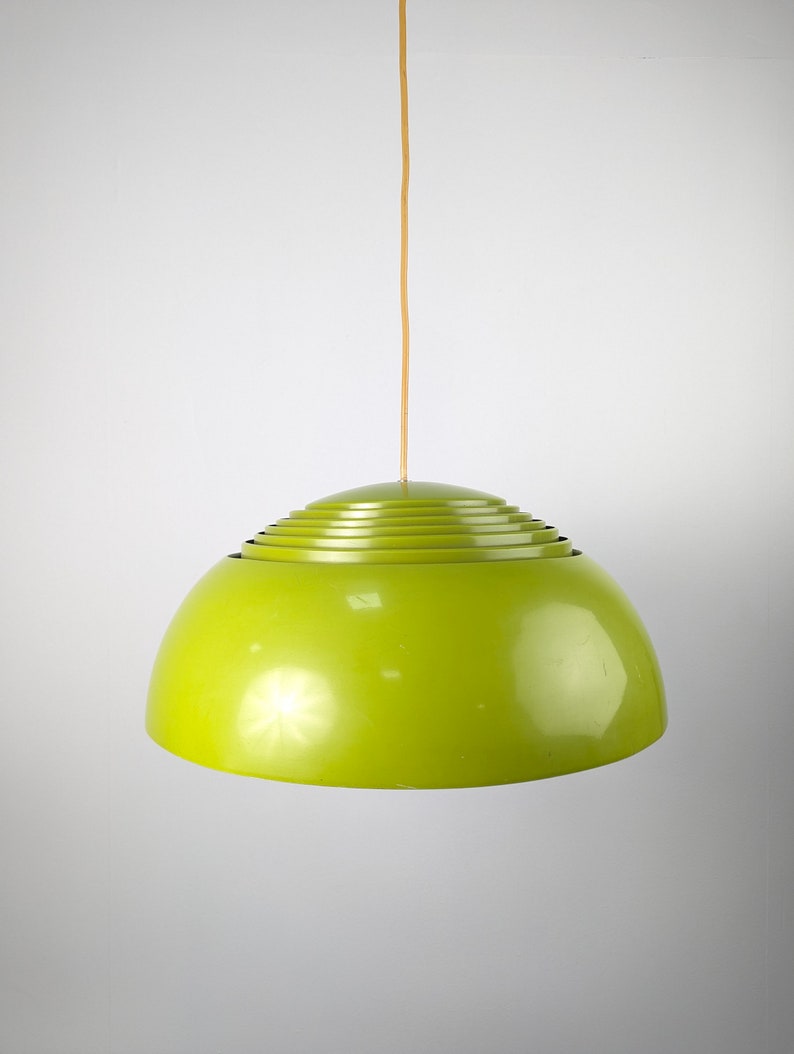 AJ_Royal_pendant_lamp_by_Arne_Jacobsen_for_Louis_Poulsen_1960s