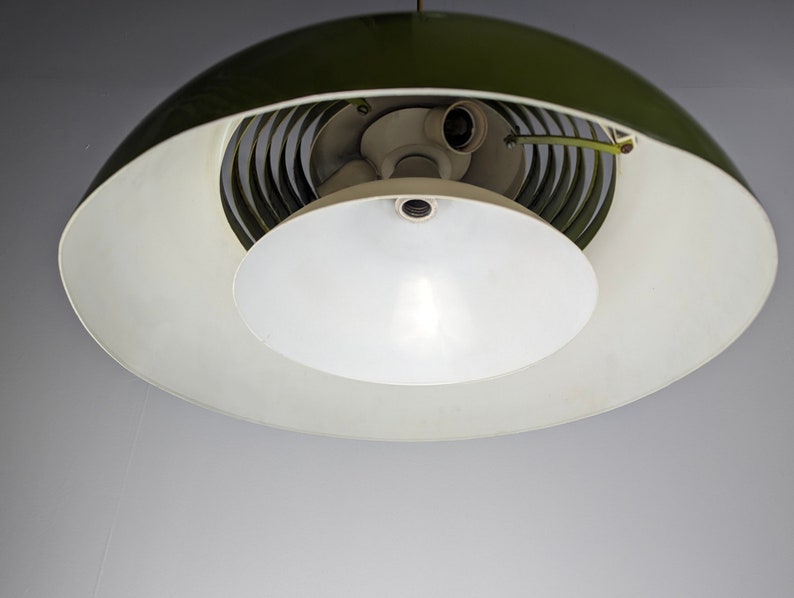 AJ_Royal_pendant_lamp_by_Arne_Jacobsen_for_Louis_Poulsen_1960s