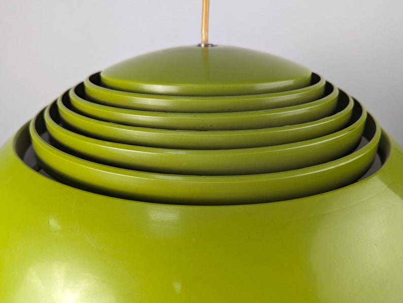 AJ_Royal_pendant_lamp_by_Arne_Jacobsen_for_Louis_Poulsen_1960s