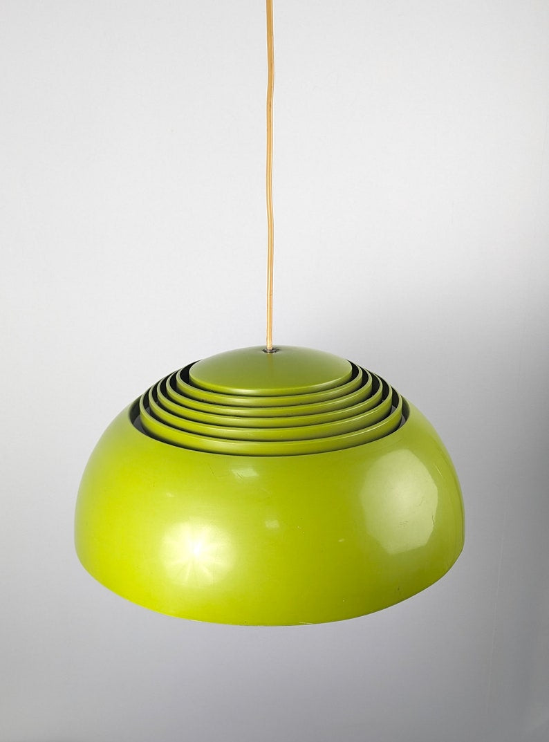 AJ_Royal_pendant_lamp_by_Arne_Jacobsen_for_Louis_Poulsen_1960s