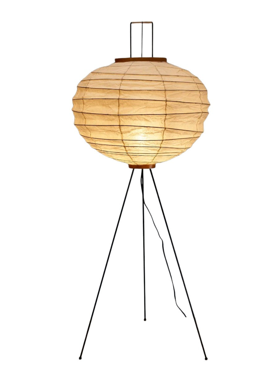 Akari_10DA_Floor_Lamp,_Isamu_Noguchi,_Paper_&_Bamboo,_1950s,_Japan