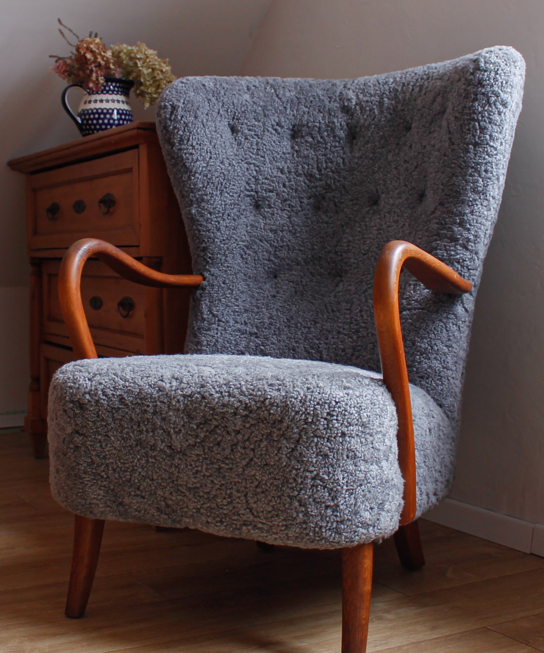 Armchair_by_Alfred_Christensen_in_Sheepskin_Upholstery,_Denmark_1960s–1970s