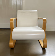 Paimio_Model_41_Lounge_Chair_by_Alvar_Aalto_for_Artek,_Finland,_circa_1980s