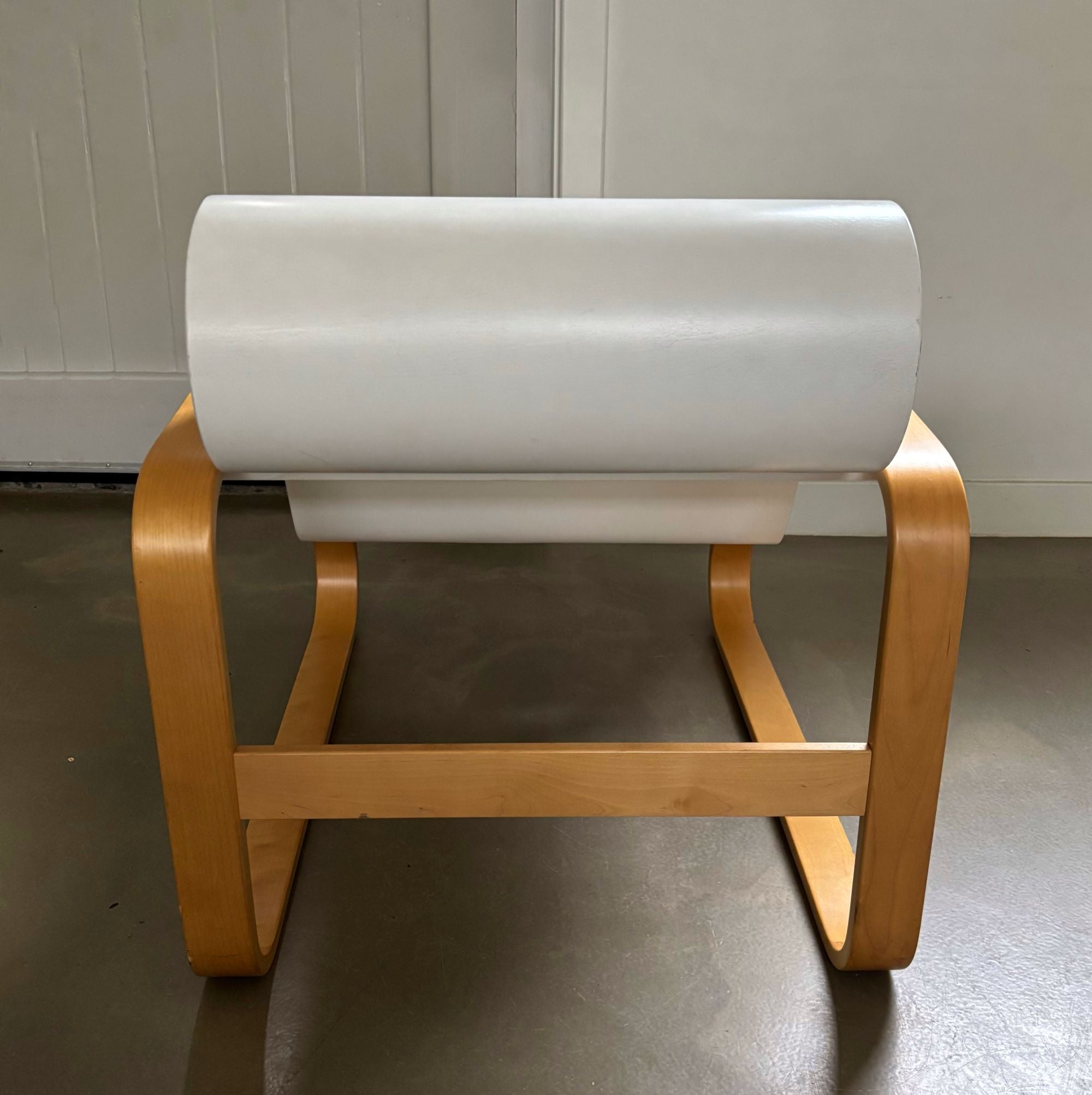 Paimio_Model_41_Lounge_Chair_by_Alvar_Aalto_for_Artek,_Finland,_circa_1980s