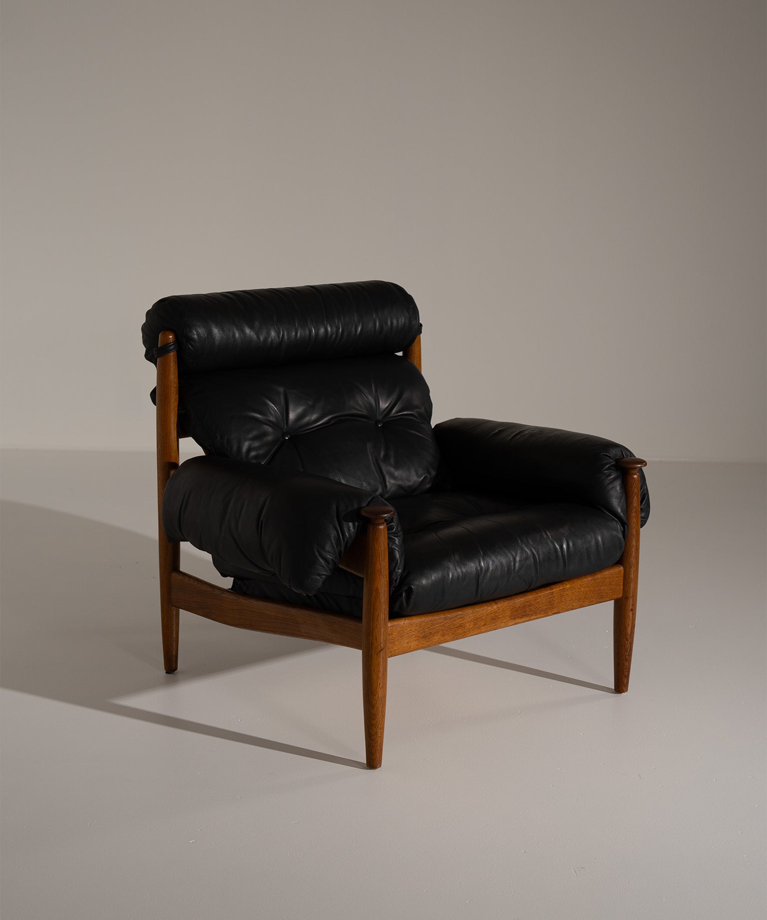 Amiral_Lounge_Chair_by_Eric_Merthen_for_Ire_Möbler,_Swedish_Mid_Century_Modern_Leather_Armchair