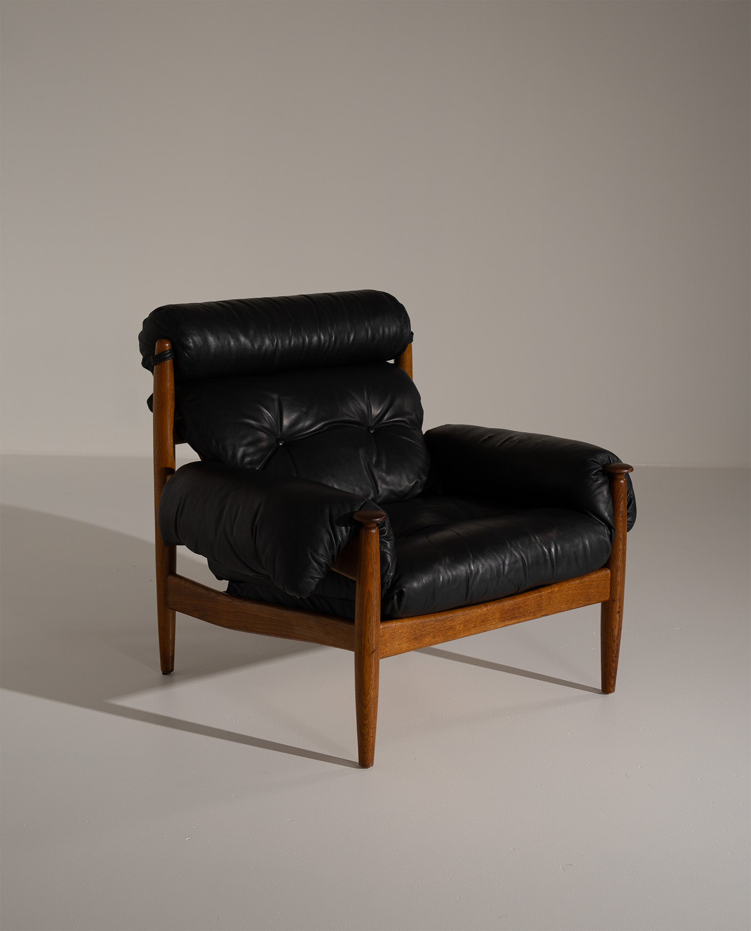 Amiral_Lounge_Chair_by_Eric_Merthen_for_Ire_Möbler,_Swedish_Mid_Century_Modern_Leather_Armchair