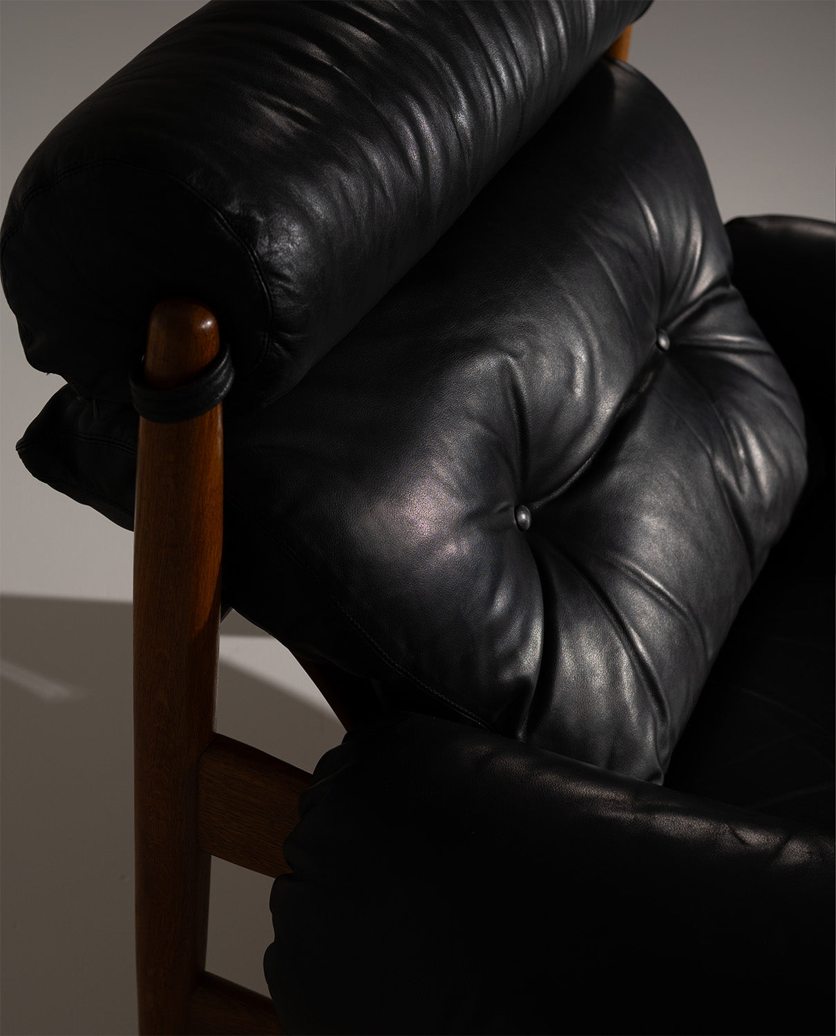 Amiral_Lounge_Chair_by_Eric_Merthen_for_Ire_Möbler,_Swedish_Mid_Century_Modern_Leather_Armchair