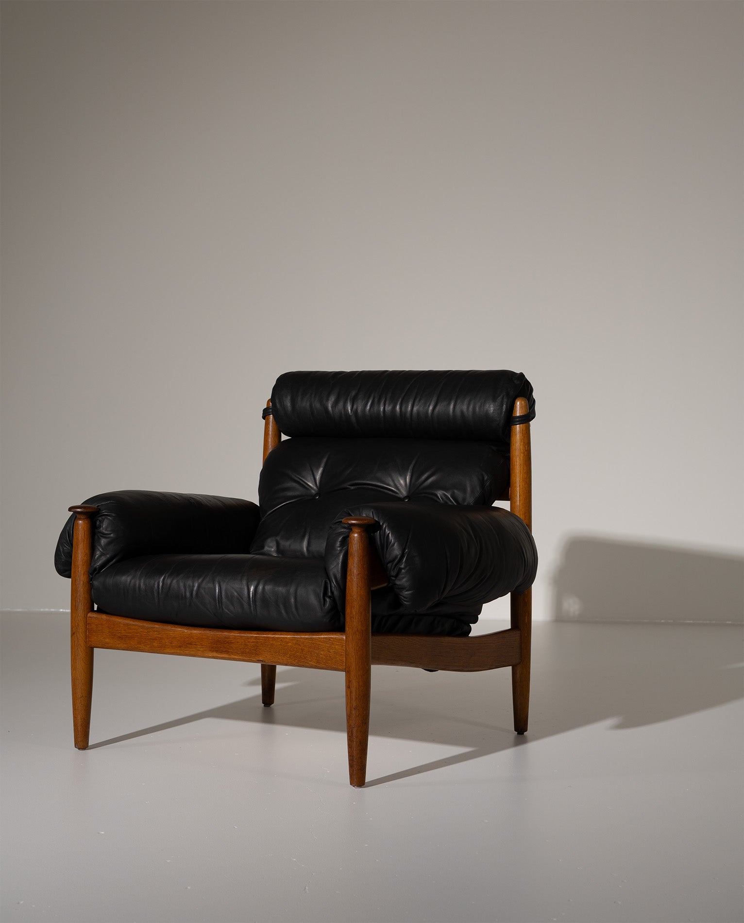 Amiral_Lounge_Chair_by_Eric_Merthen_for_Ire_Möbler,_Swedish_Mid_Century_Modern_Leather_Armchair