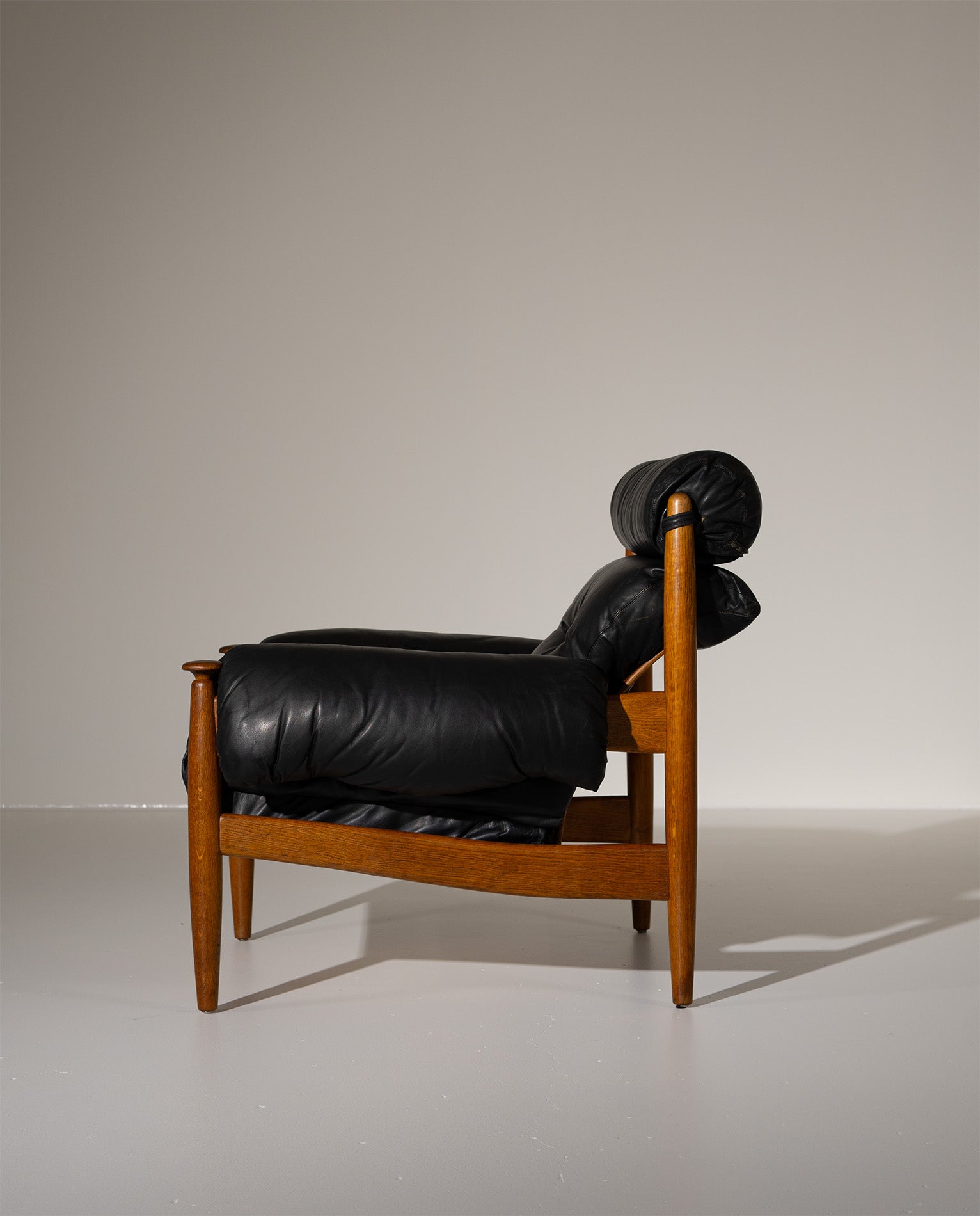 Amiral_Lounge_Chair_by_Eric_Merthen_for_Ire_Möbler,_Swedish_Mid_Century_Modern_Leather_Armchair