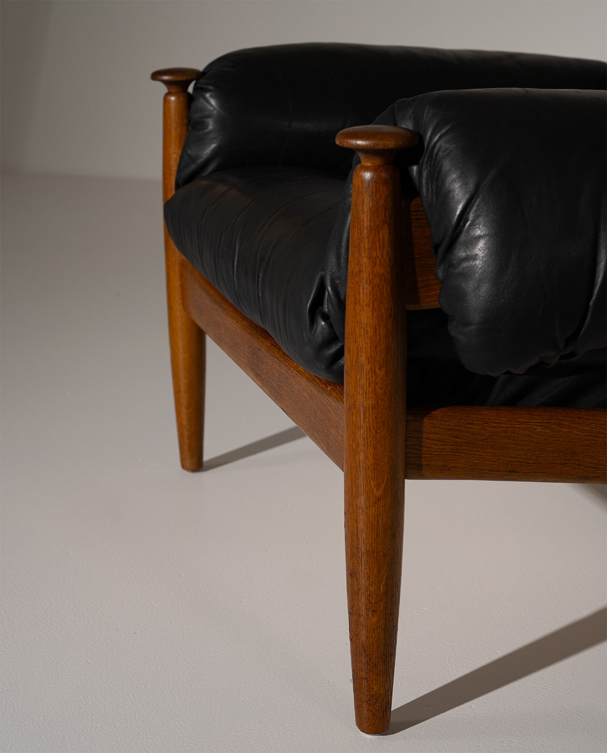 Amiral_Lounge_Chair_by_Eric_Merthen_for_Ire_Möbler,_Swedish_Mid_Century_Modern_Leather_Armchair