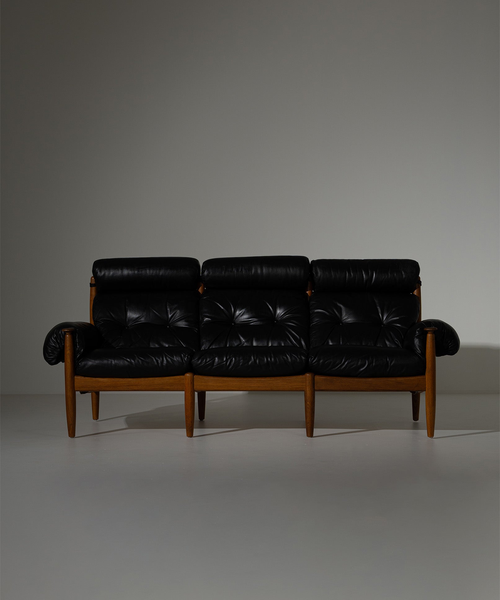 1960s_“Amiral”_Black_Leather_Sofa_by_Eric_Merthen_for_Ire_Möbel,_Sweden