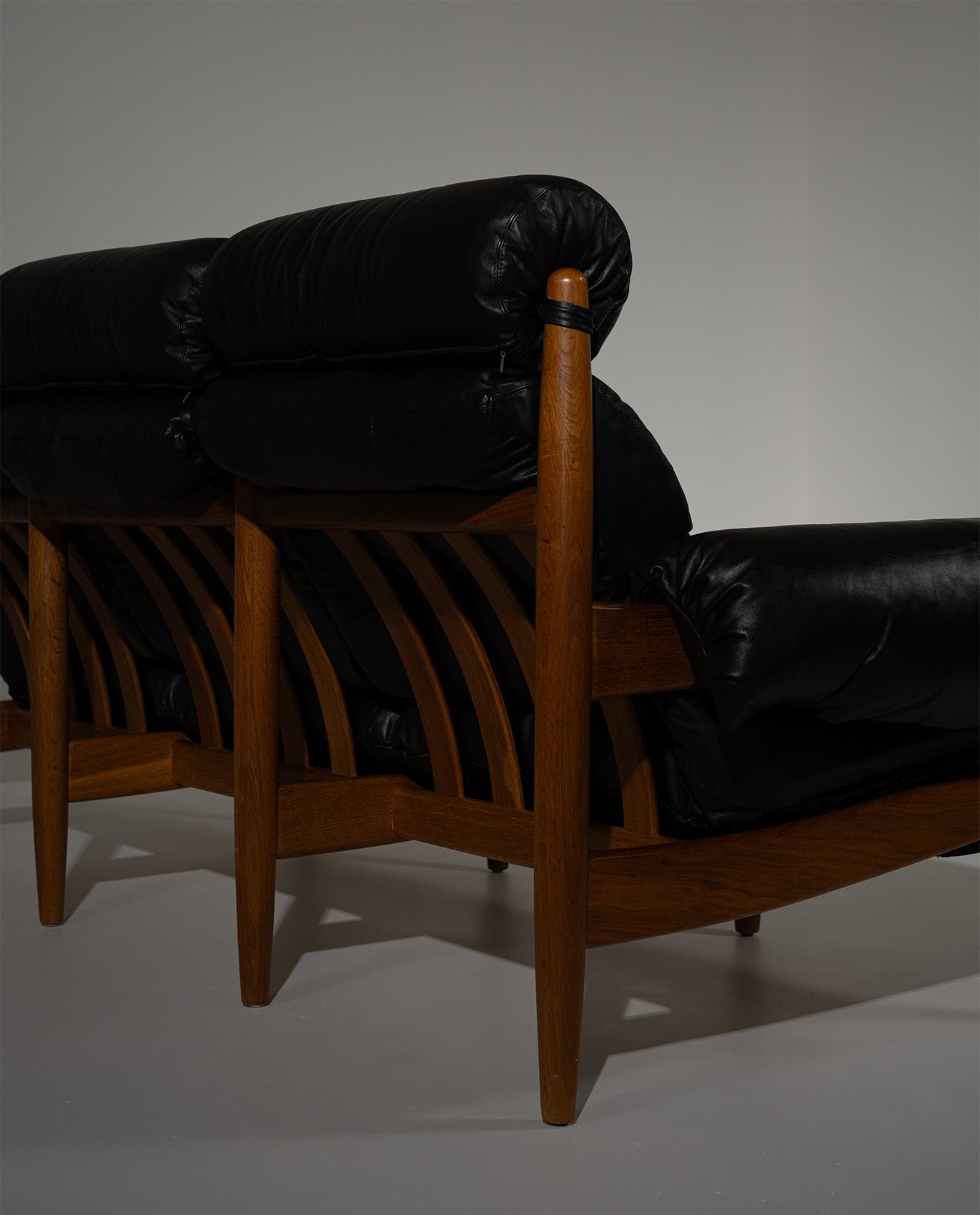 1960s_“Amiral”_Black_Leather_Sofa_by_Eric_Merthen_for_Ire_Möbel,_Sweden