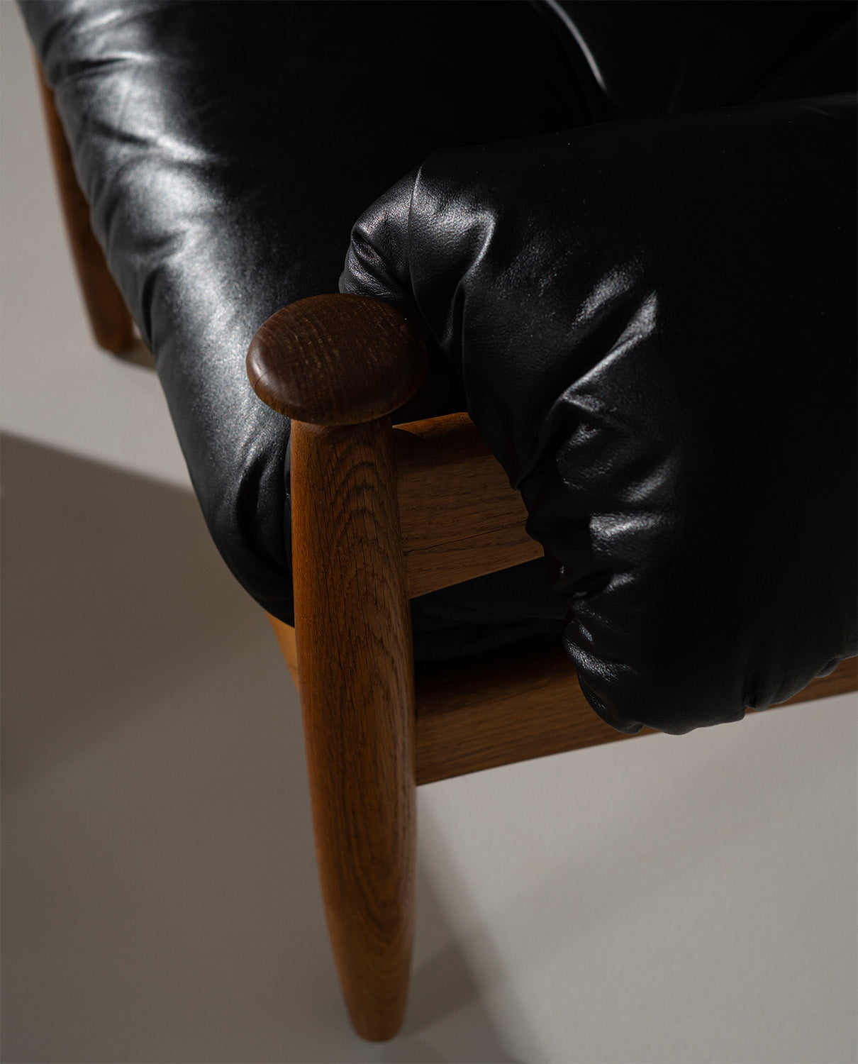 1960s_“Amiral”_Black_Leather_Sofa_by_Eric_Merthen_for_Ire_Möbel,_Sweden