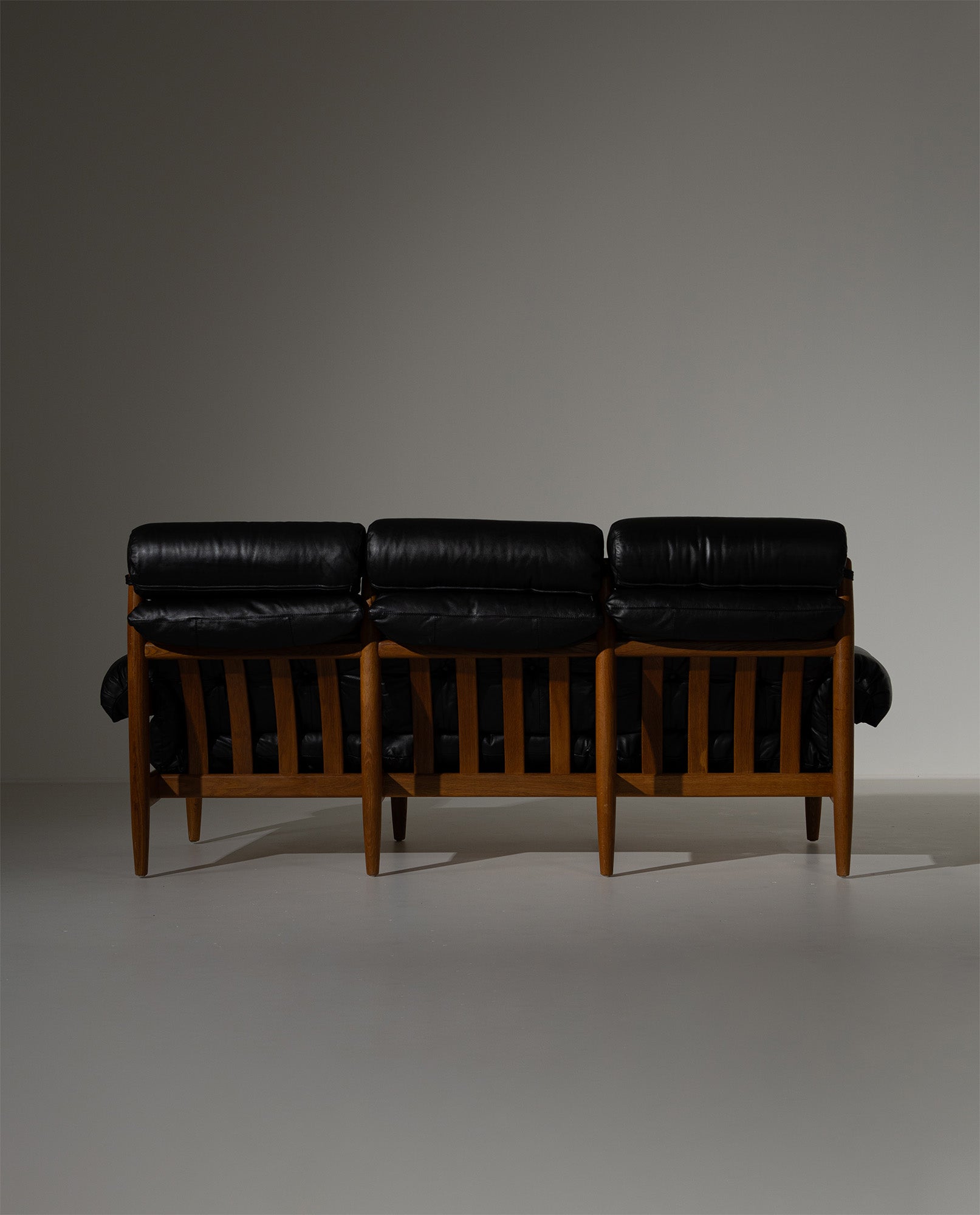 1960s_“Amiral”_Black_Leather_Sofa_by_Eric_Merthen_for_Ire_Möbel,_Sweden