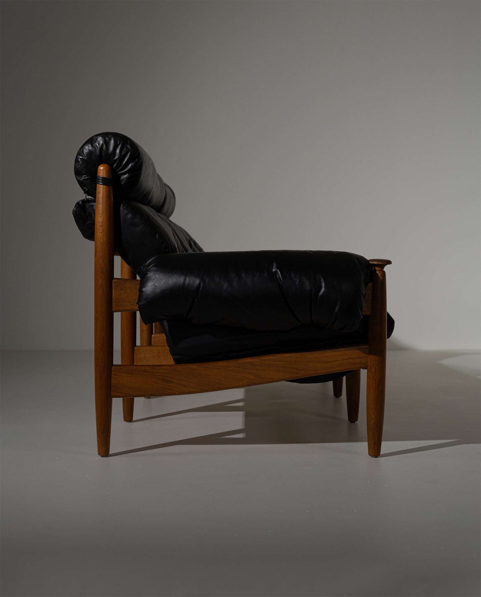 1960s_“Amiral”_Black_Leather_Sofa_by_Eric_Merthen_for_Ire_Möbel,_Sweden