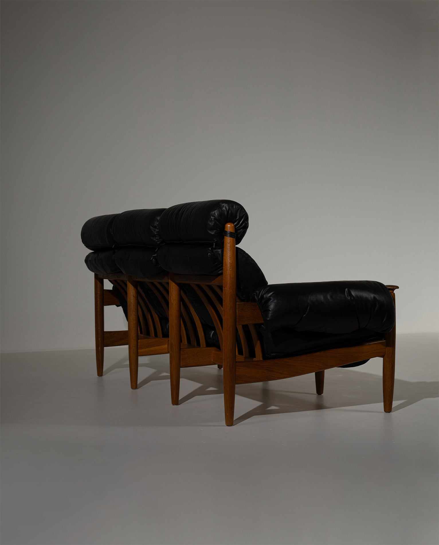 1960s_“Amiral”_Black_Leather_Sofa_by_Eric_Merthen_for_Ire_Möbel,_Sweden