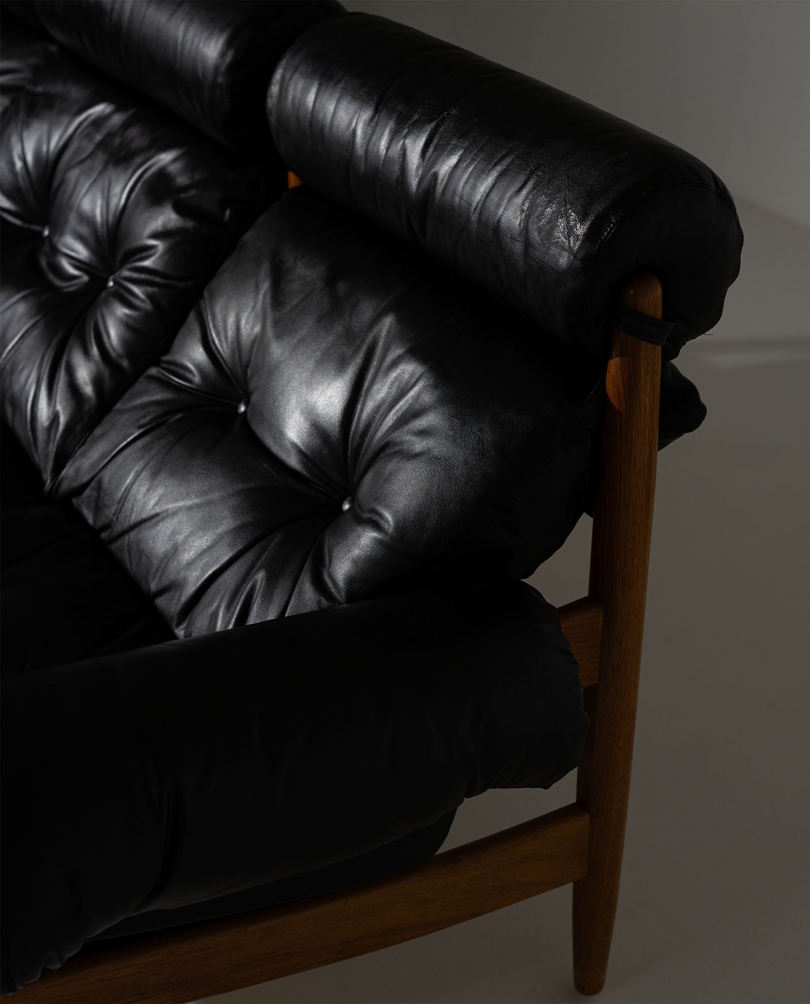 1960s_“Amiral”_Black_Leather_Sofa_by_Eric_Merthen_for_Ire_Möbel,_Sweden