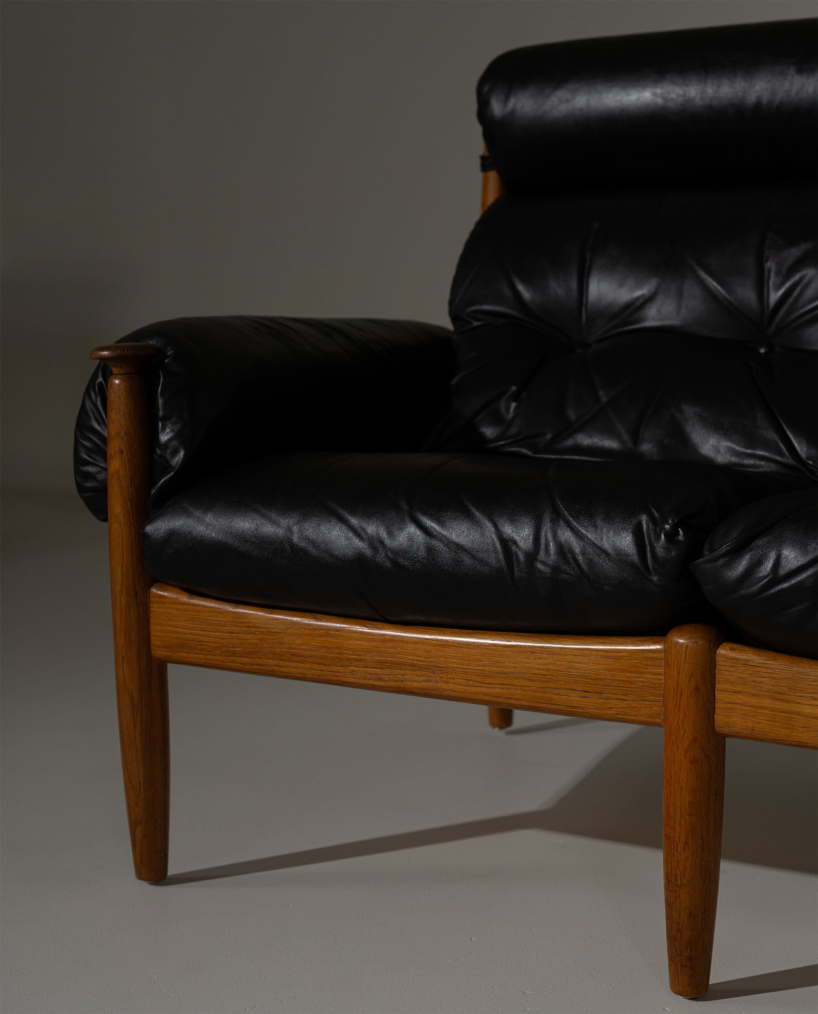 1960s_“Amiral”_Black_Leather_Sofa_by_Eric_Merthen_for_Ire_Möbel,_Sweden