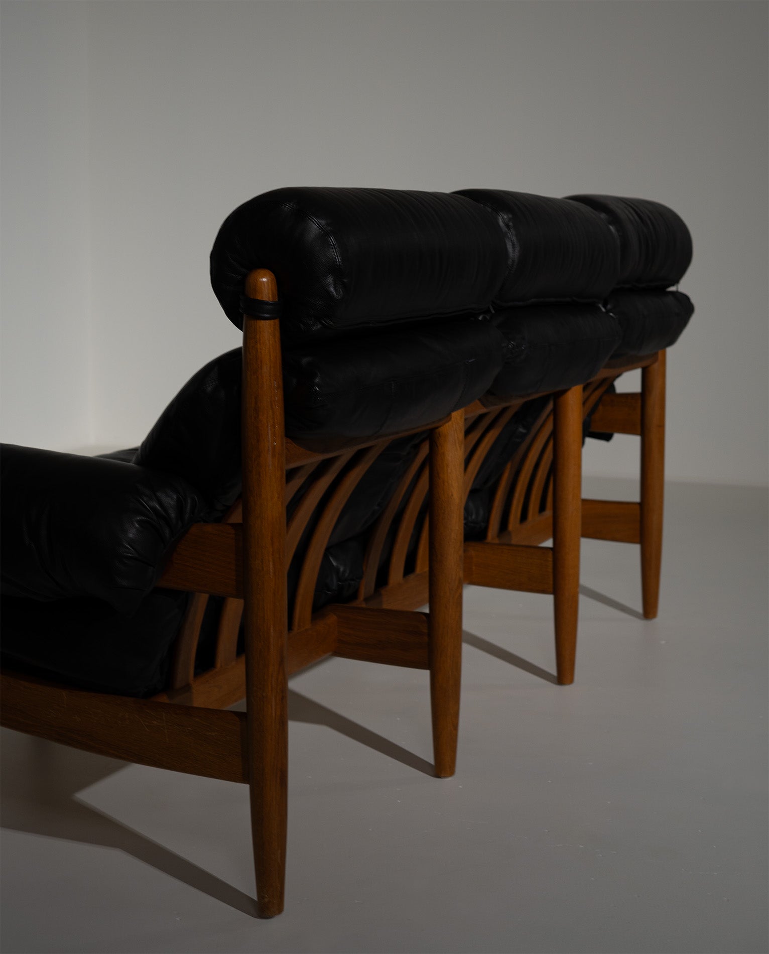 1960s_“Amiral”_Black_Leather_Sofa_by_Eric_Merthen_for_Ire_Möbel,_Sweden