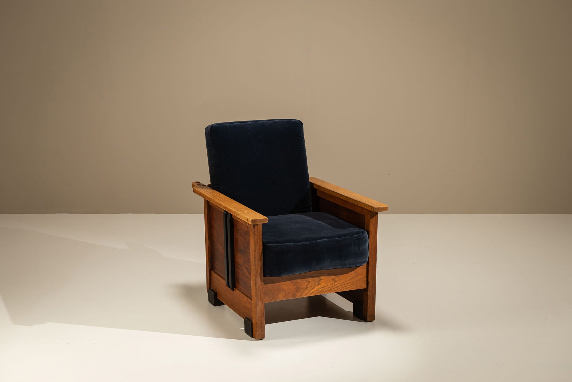 Dutch_Amsterdam_School_Oak_Lounge_Chair_with_Velvet_Upholstery