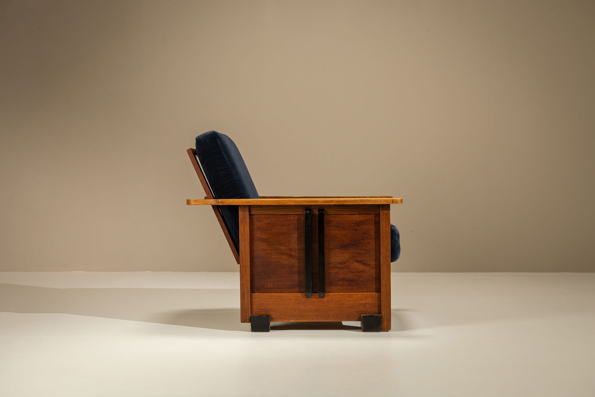 Dutch_Amsterdam_School_Oak_Lounge_Chair_with_Velvet_Upholstery