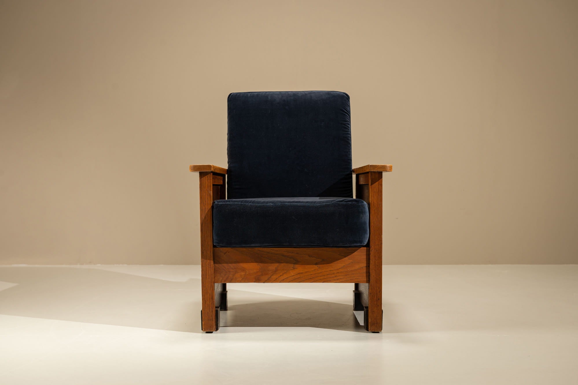 Dutch_Amsterdam_School_Oak_Lounge_Chair_with_Velvet_Upholstery