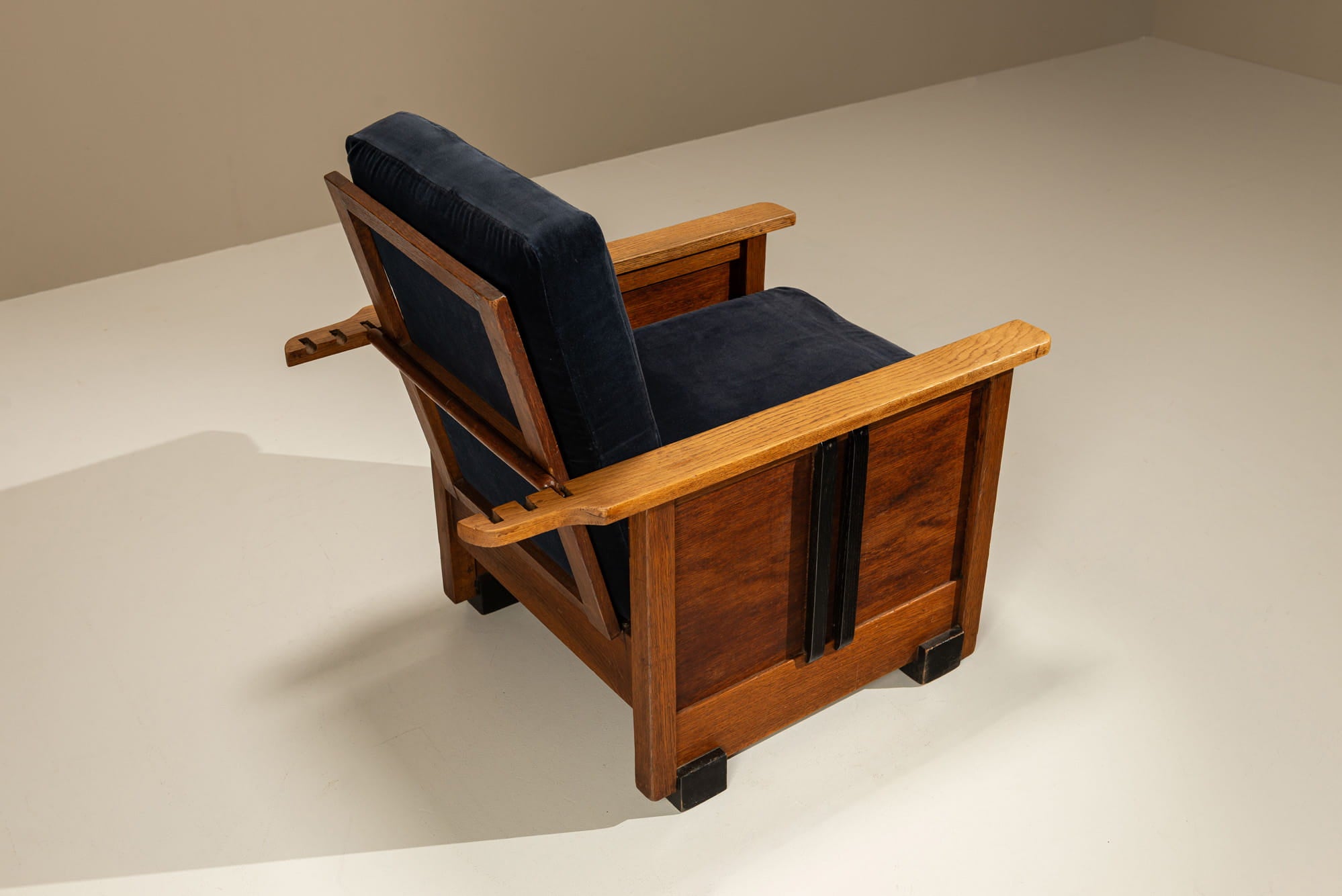 Dutch_Amsterdam_School_Oak_Lounge_Chair_with_Velvet_Upholstery