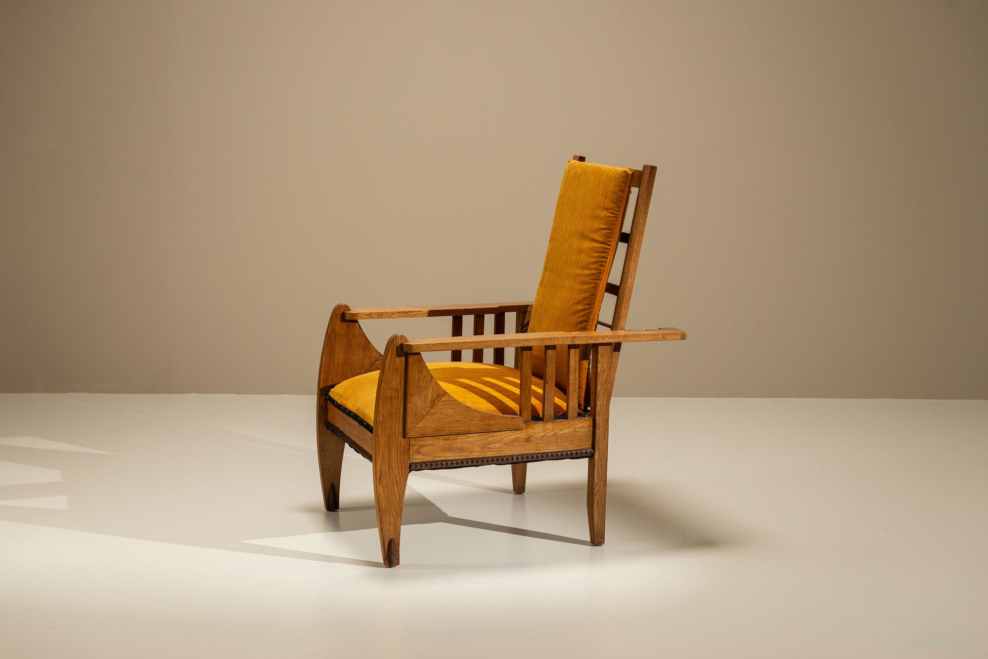 Amsterdam_School_Oak_Reclining_Armchair_with_Ochre_Upholstery