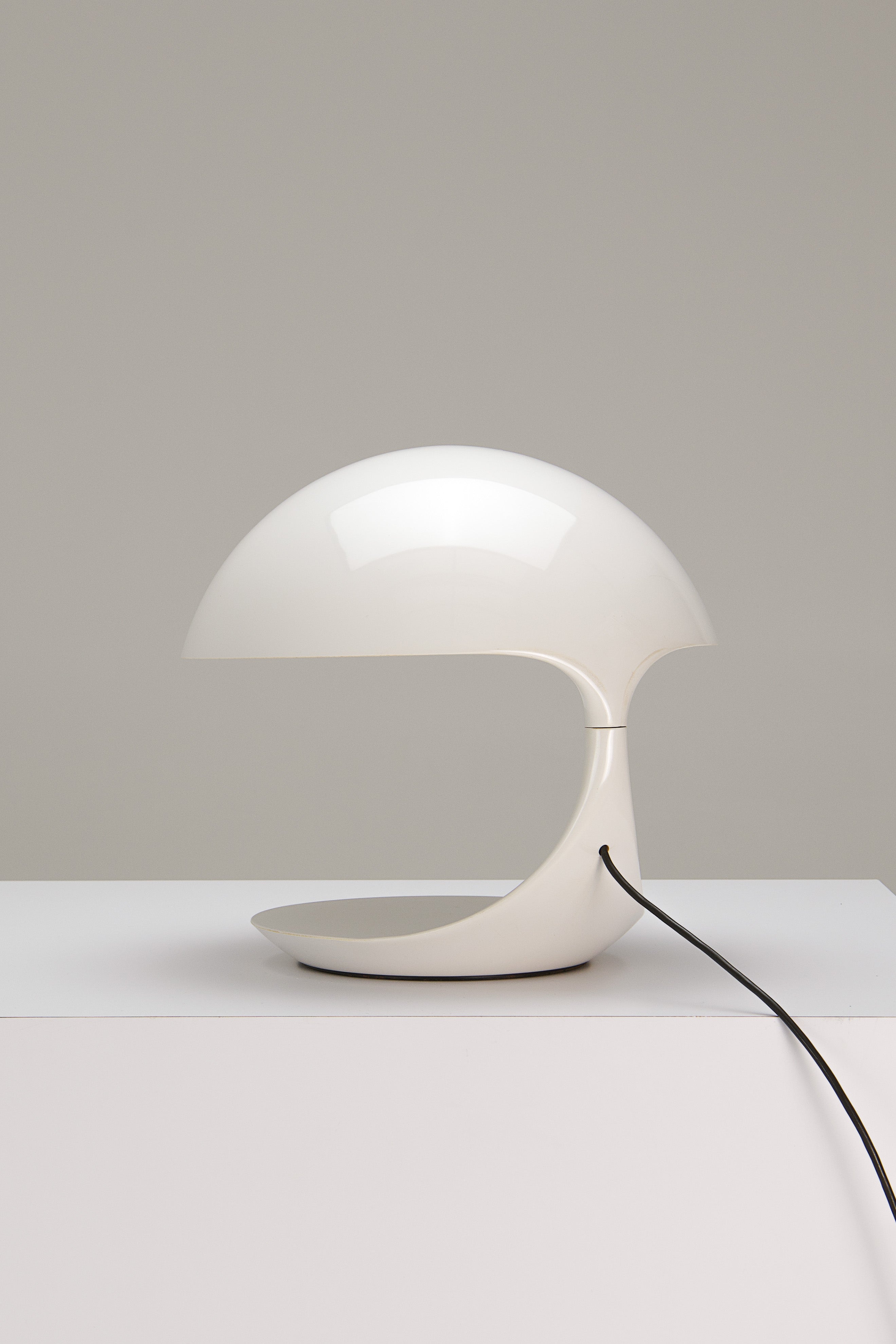 Cobra_629_Table_Lamp_by_Elio_Martinelli_for_Martinelli_Luce_1968_Italy