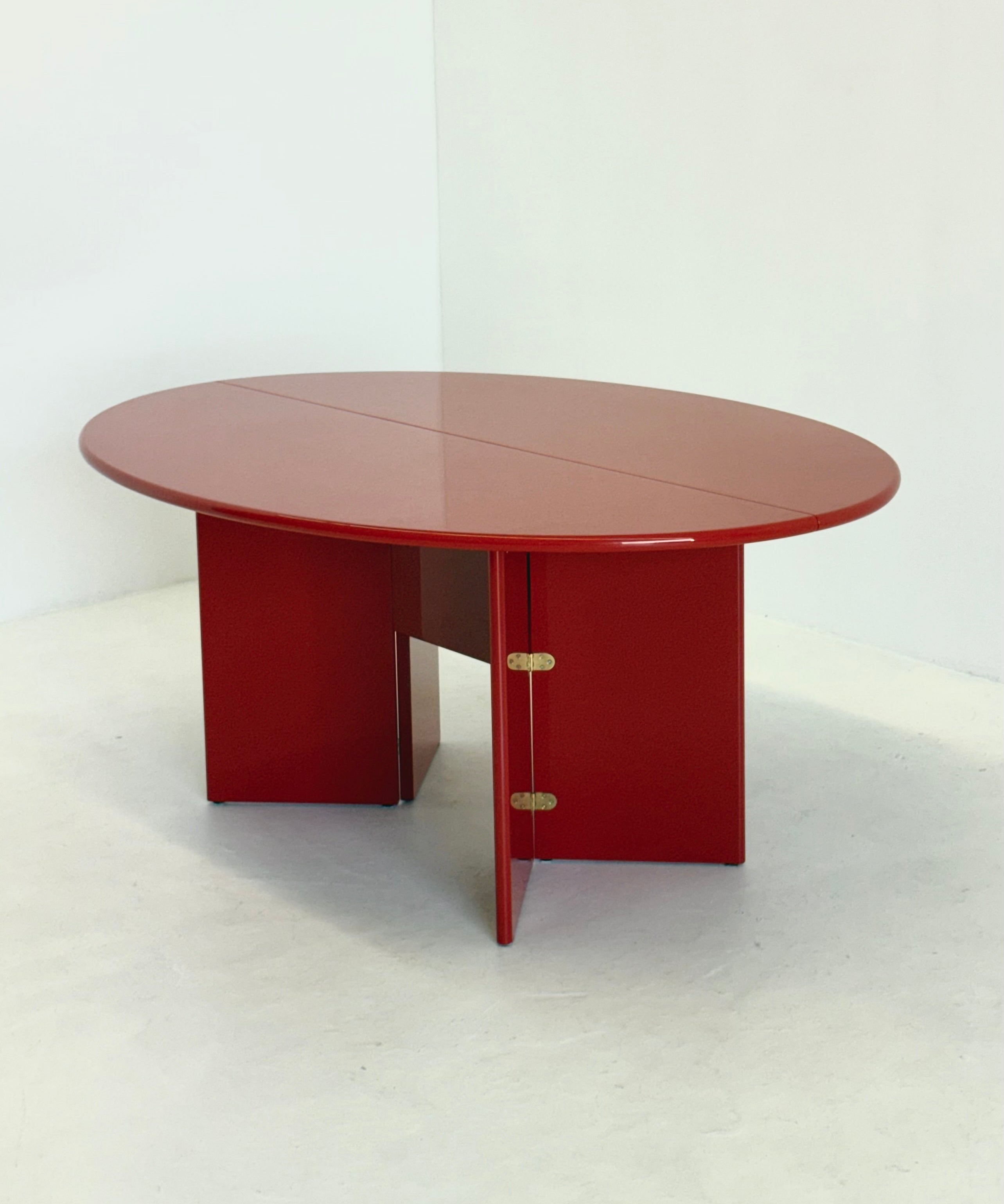 Kazuhide_Takahama_Antella_Red_Extendable_Table_for_Cassina