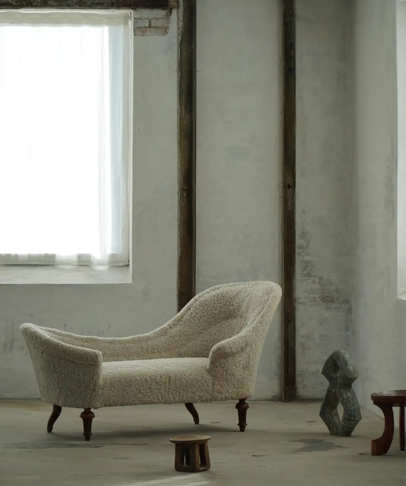 Antique_Chaise_Longue_in_Lambswool
