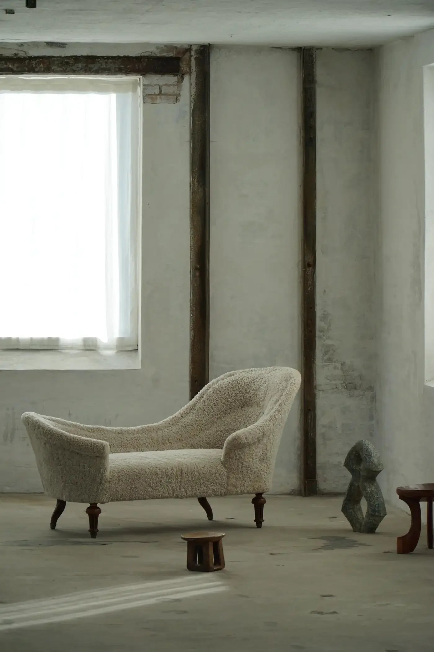 Antique_Chaise_Longue_in_Lambswool