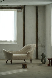 Antique_Chaise_Longue_in_Lambswool