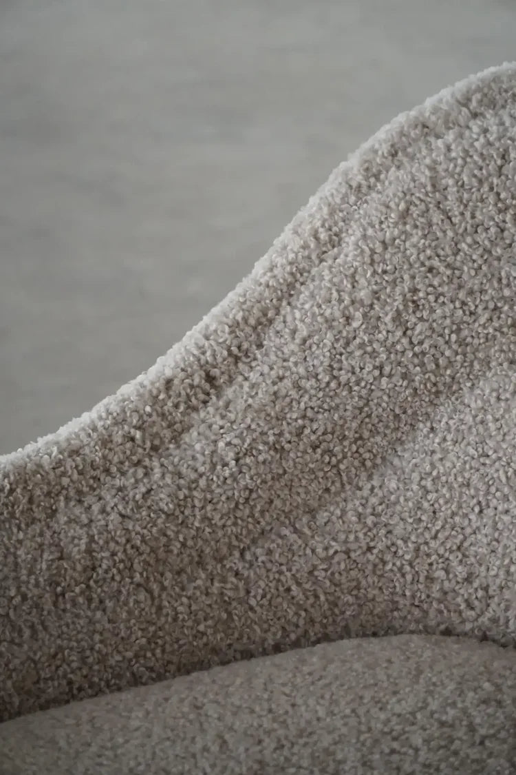 Antique_Chaise_Longue_in_Lambswool