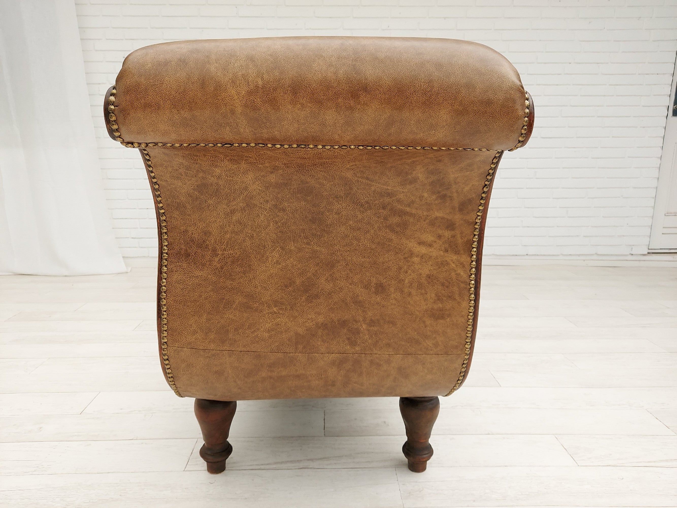 Antique_Daybed_Chaise_Longue_1920s_Europe