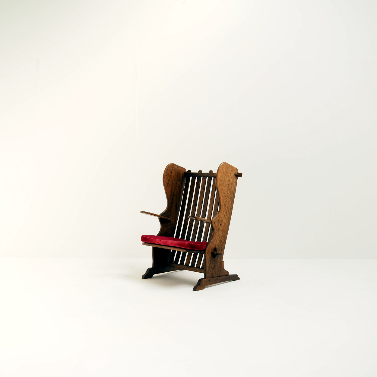 Antique_Dutch_Arts_and_Crafts_Hall_Bench_in_Solid_Oak_and_Red_Velvet,_Netherlands,_Early_1900s