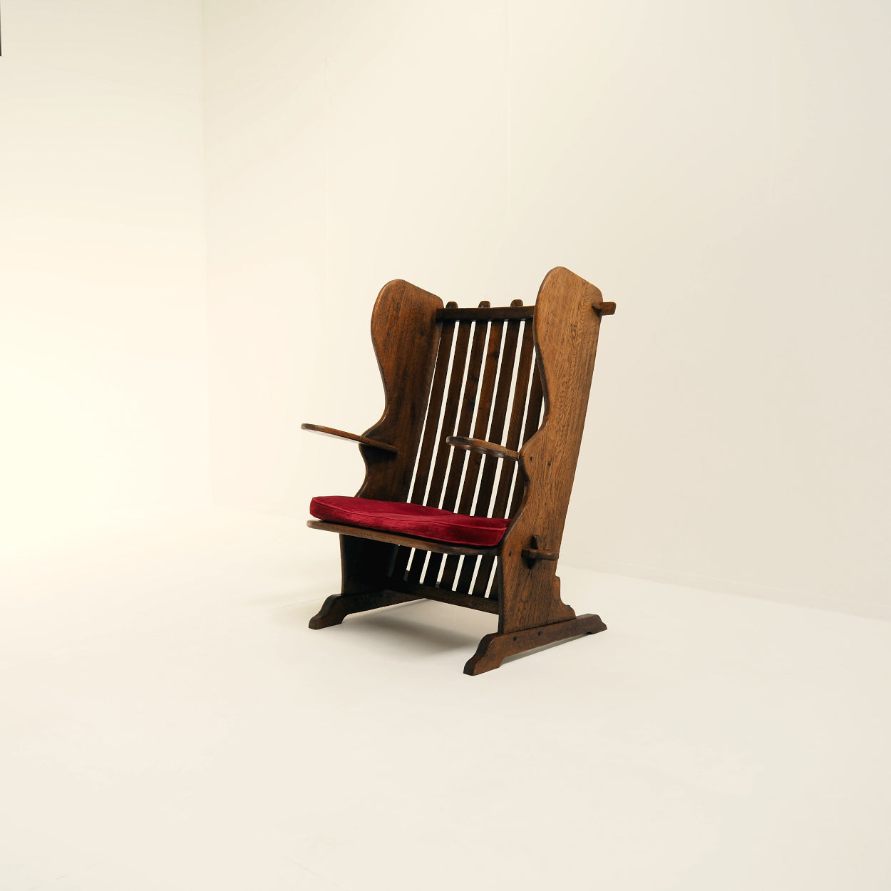 Antique_Dutch_Arts_and_Crafts_Hall_Bench_in_Solid_Oak_and_Red_Velvet,_Netherlands,_Early_1900s