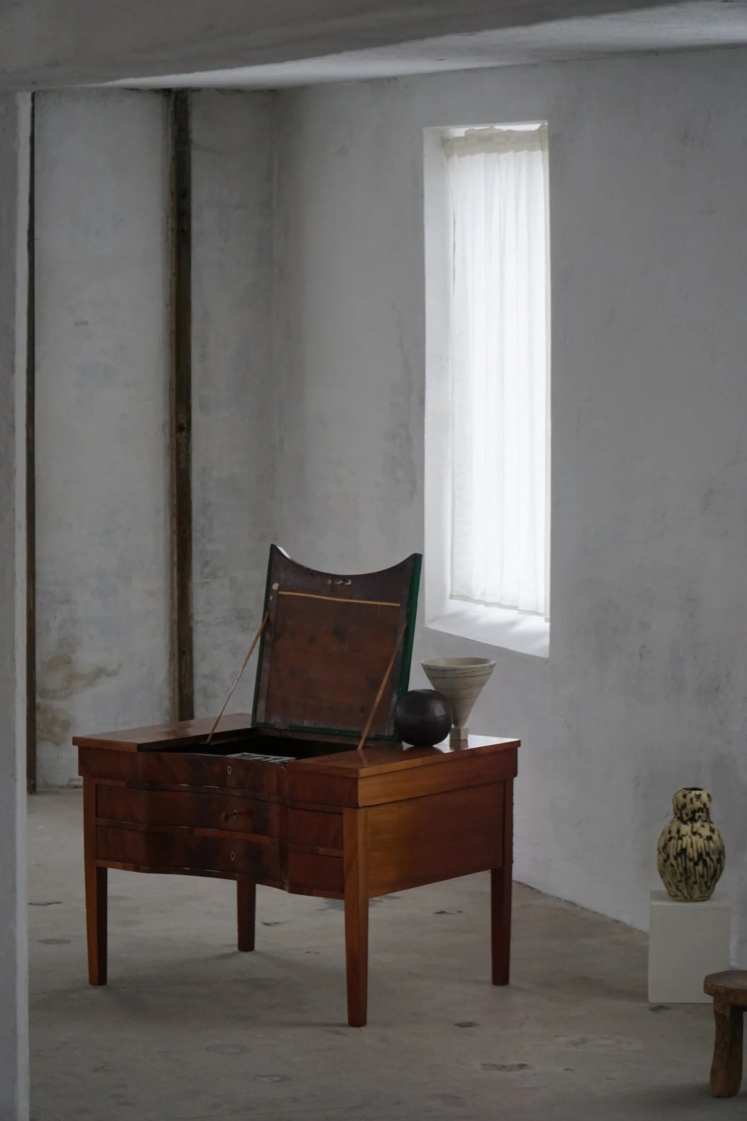 Antique_Mahogany_Writing_Desk,_19th_Century